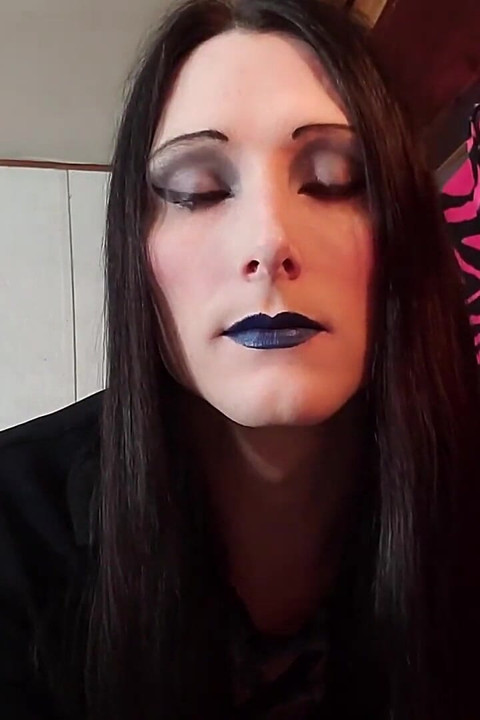Ateşli gotik trans komşu seni davet ediyor ve sonra sikişiyor