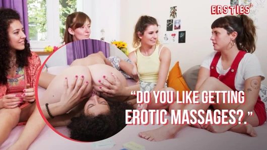 Ersties - seksi kart oyunu ateşli lezbiyen grup sekse yol açıyor