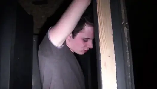 Seksi postacı delikten yarak emiyor