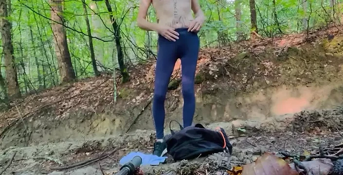 КОЛГОТКИ И ЛЕГГИНСЫ (XS) В ЛЕСНОЙ ПОЛОСЕ