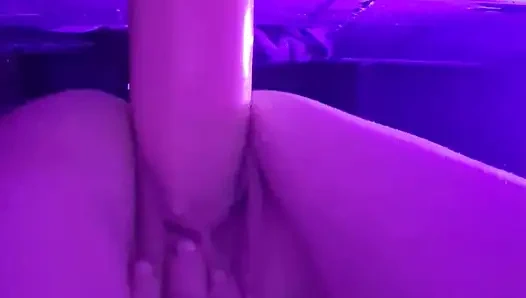 13 inçlik dildoma biniyorum