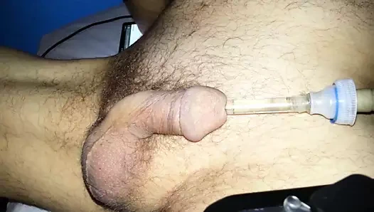 2 çaresizlik şeffaf bir lastik çiş hortumu ile çişimi iç
