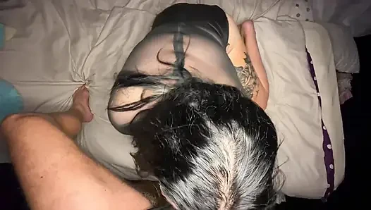 Orta yaşlı seksi latin ateşli sikişiyor