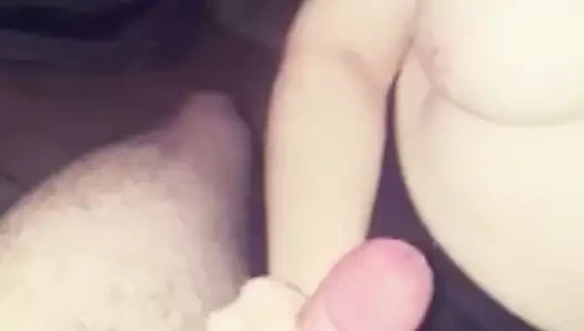 Genç evli kadın oral seks yapıyor. koca kayıtları