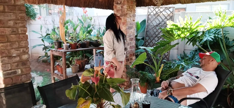 Komşu karımla verandada açık havada mastürbasyon