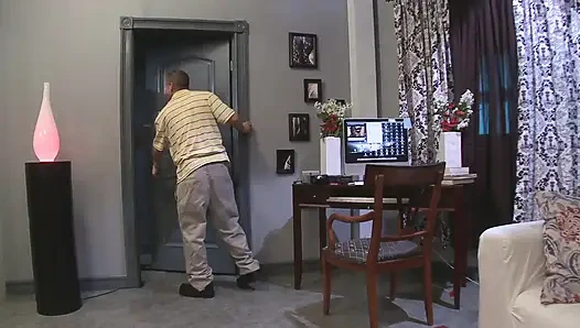 20 yaşındaki kızla fışkırtarak dağınık seks