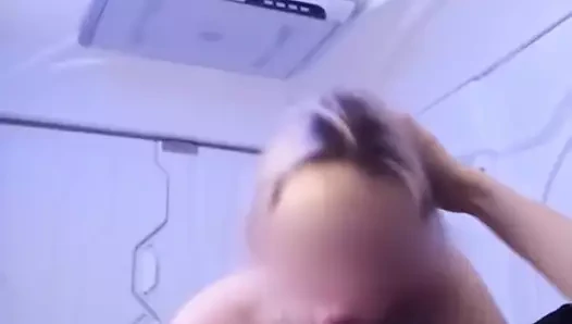 Sarışın genç güzel dove kapsül otelde büyük yarak emiyor