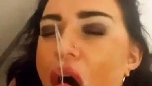 Yüze boşalma nemlendirici