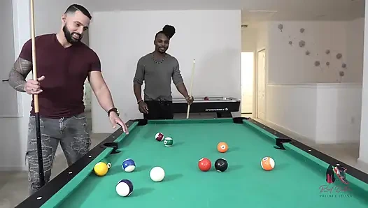 Eş değiştiren bilardo masası üçlü grup seks