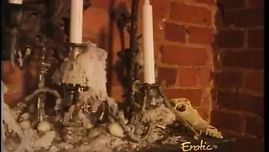 Güzel esmer tatlı gerçekten bazı sapıkça zindan kırbaç sahiptir