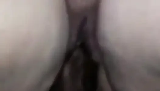 Yumruk sokma Polonyalı iri güzel kadın yoğun inleyerek fışkırtarak orgazm oluyor