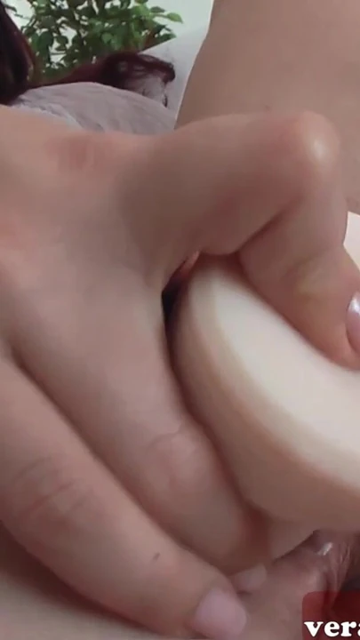 Latin orta yaşlı seksi kadın dildo gösterisi yapıyor | Klip 3