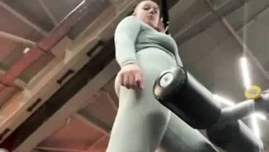 Spor salonunda çılgın sikişiyor