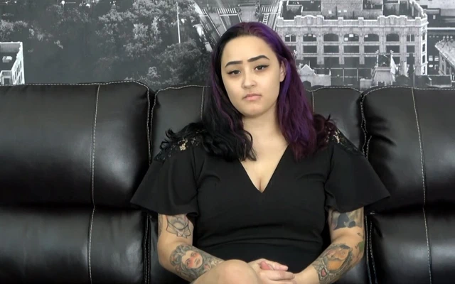 Tombul tombul ateşli kız anal seks yapıyor