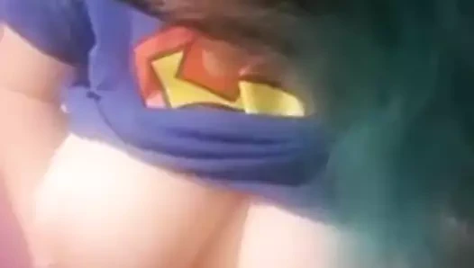 büyük göğüslerim ve büyük bir karnım var