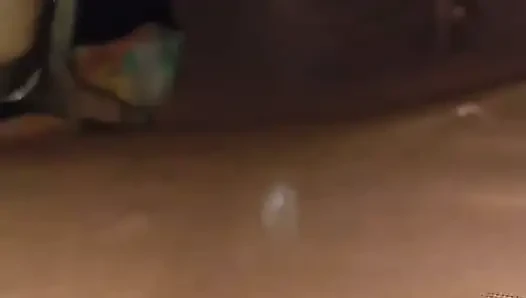Seksi üvey kız kardeş seks sırasında çok eğlenmek istiyor