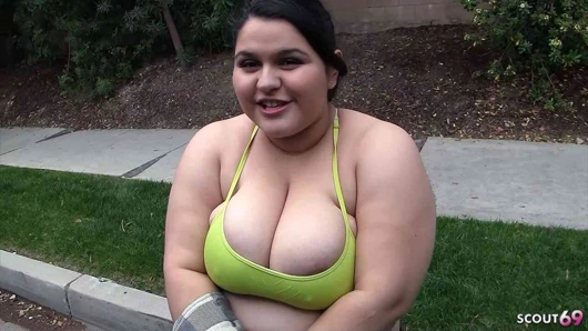 Büyük doğal memeli tombul iri güzel kız Karla Lane ilk ırklararası büyük zenci yarağı ile sikişiyor ve konuşuyor