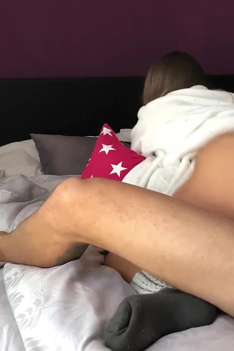 Üvey erkek kardeşim sikiyle neredeyse beni parçalıyor