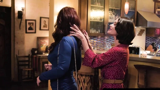 Dul üvey anne damadından içine boşalmasını istiyor!