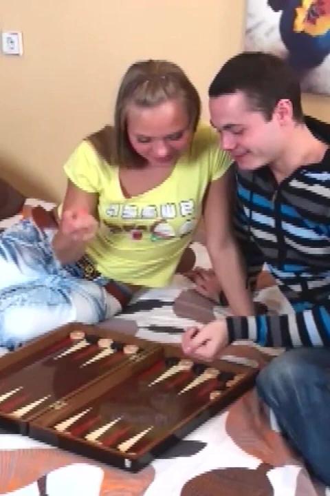 Fahişe delikleri yıkılıyor (tam porno film)