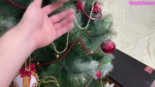 Grinch hediyeyi aldı ve sikildi.