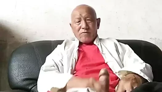 Vieux chinois masturbe