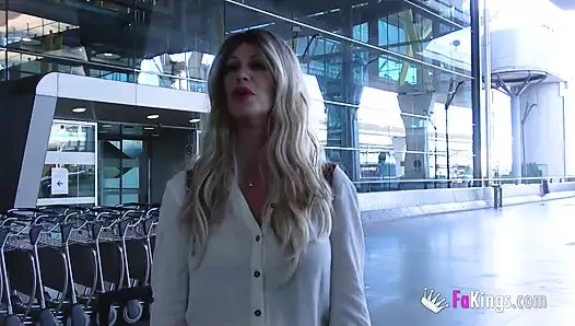 Edepsiz bir genç erkek avcısı için harika bir ilk: Jenna Arson ile tanışın ve tadını çıkarın!