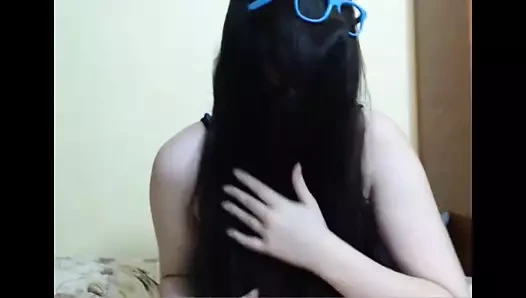 Kolombiyalı saç fırçalama ve yüzde saç, saç oyunu