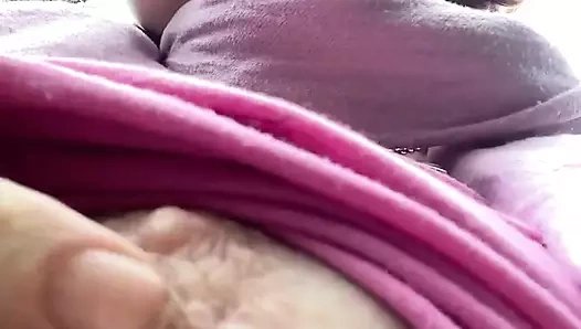 Göğüslerimi çıkartıyor