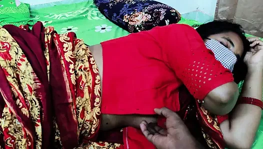 Yaramaz üvey anne üvey oğlu Desi Saree'i nasıl tatmin edeceklerini biliyor üvey anne sikişi xxx