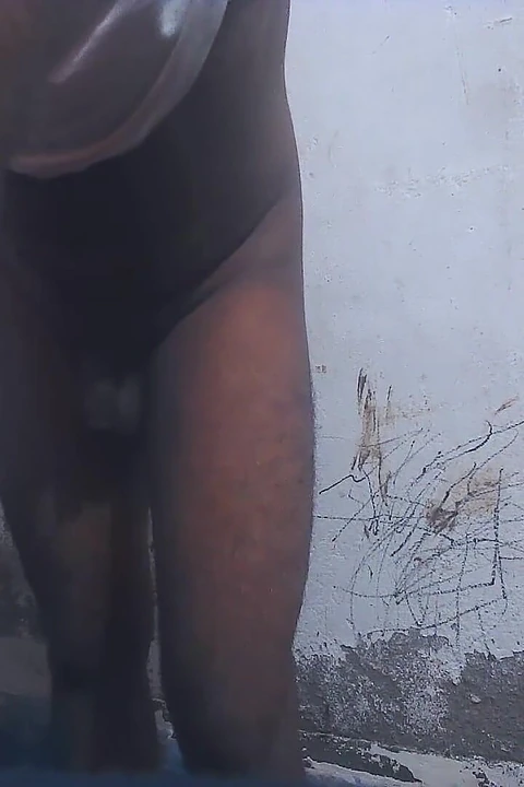 Сексуальная дама сосет большой член