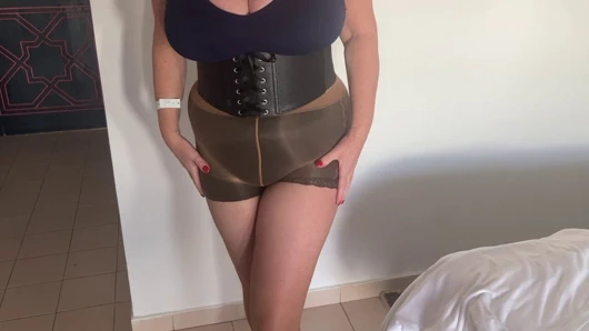 Bayan Olgun Ayaklar tatilde eğleniyor.