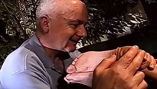 Bir yabancıyla sikişmek istiyor