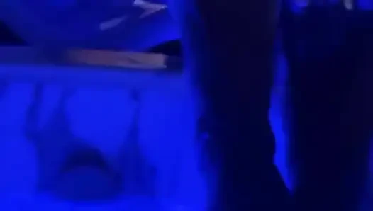 Kraliçenin ayaklarına iyi dikkat edilmeli