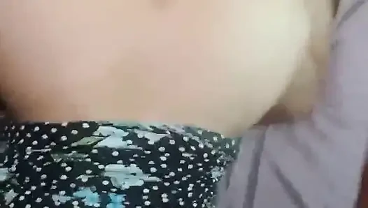 Bakış açısı çiçek elbisesiyle domaltarak sikişiyor