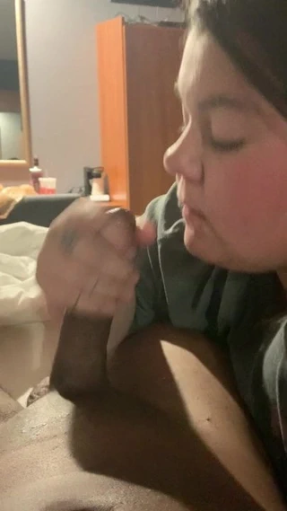 Dick bir otelde emdi