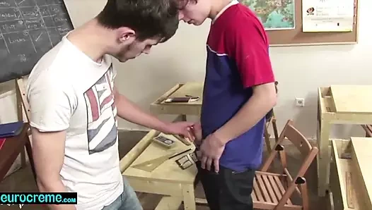 Eurocreme.com - eşcinsel döllerini öğreniyor