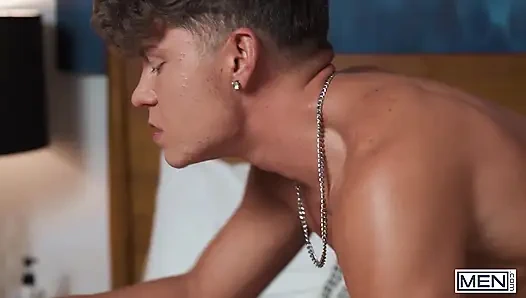 Erkekler - hazel hoffman kremsi bir yüze boşalma ile patlamadan önce Drake von'un yarağını derine alıyor