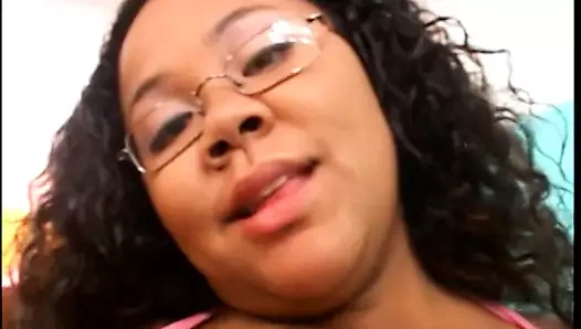 hunk alır bir genç abanoz için emmek onun aracı sonra sikikleri onu