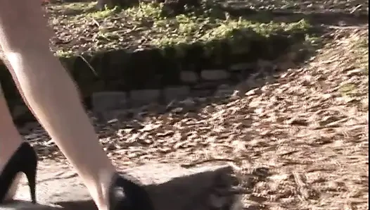 Parkta büyük yarak emiyor