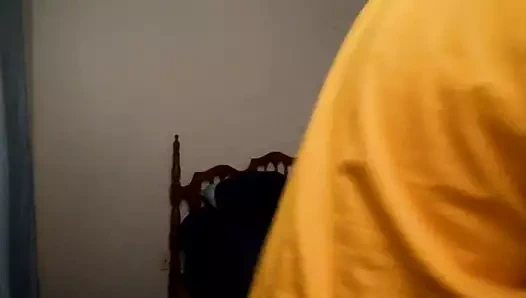 Hippi kız babasına özel bir muamele yapar