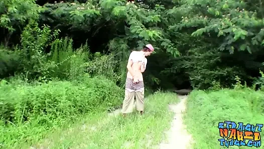 Düz sapık sean johansen ormanda kriko yapıyor