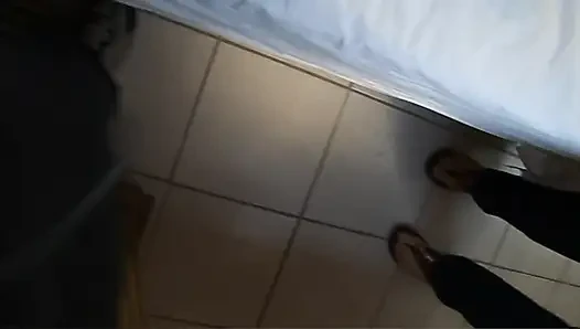 Büyük memeli sarışın piliç yatakta sert sikiliyor