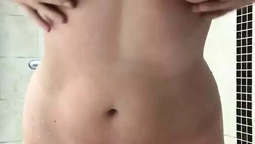 büyük doğal göğüsler