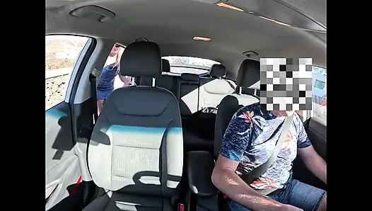 Kız külotsuz takside mastürbasyon yapıyor