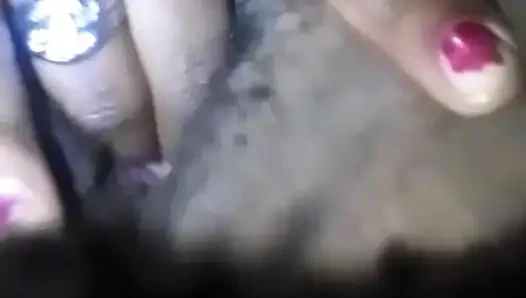 Sürtük kız arkadaşımın görüntülü görüşme seksi için beyaz bir adama ihtiyacı var