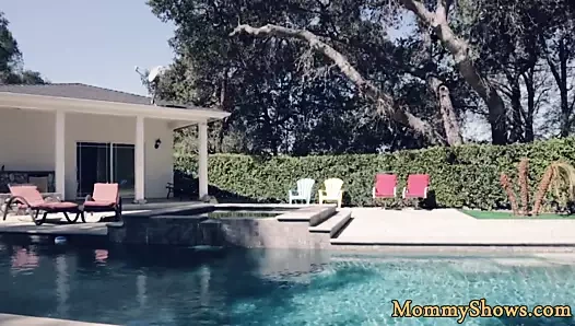 Busty üvey kız zevkler ona yeni üvey