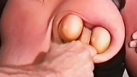 Büyük memeli orta yaşlı seksi kadın bağlanıyor, ağzı tıkalı