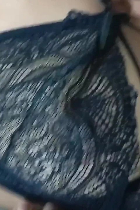 Играя с молочными сиськами и сексуальными окисками соседки дези бхабхи Faiza