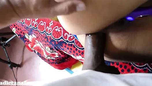 Masum göt deliği olan sevimli bir kızın gerçek orgazmı